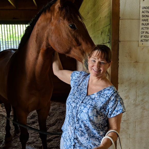 Meet your Posher, Kim - Picture 2 of 7